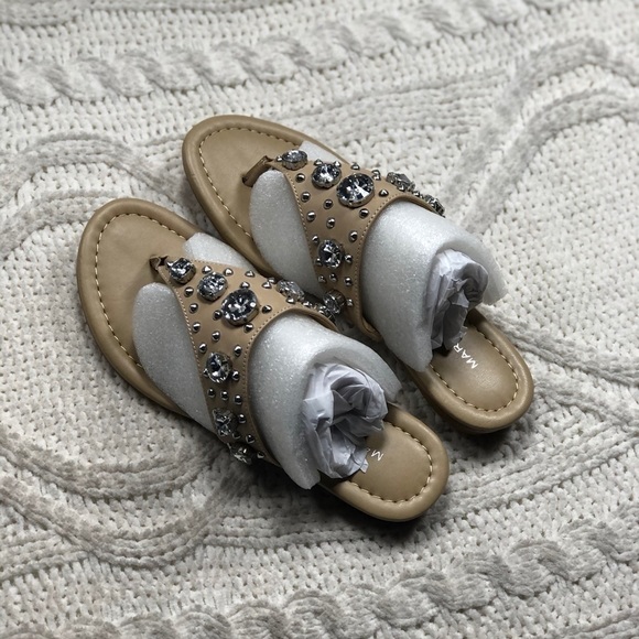 Marc Fisher Gissel 2 flip flops - Picture 2 of 3